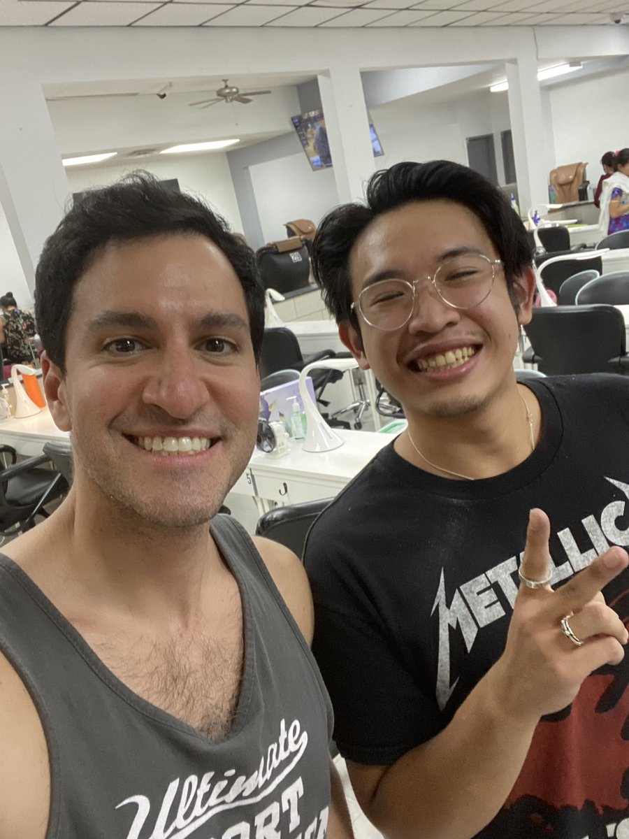 LeonhartYT's tweet photo. Ran into a fan at nail salon! Yes I got a mani (hands gotta look good!) https://t.co/UU915IXS5F