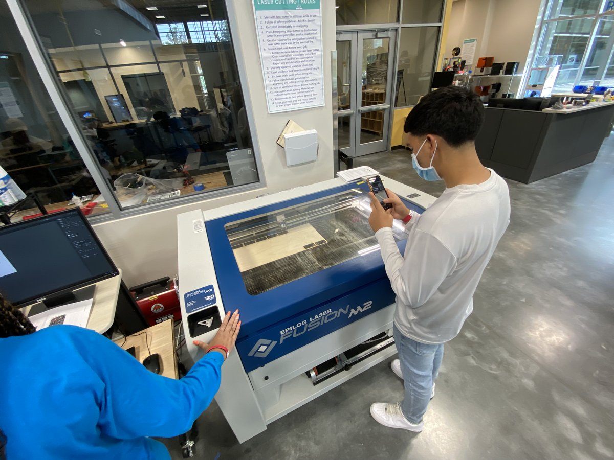 whi_hcc's tweet image. IDEAS Academy Educator @MsPlatt2 and her amazing Health Science students have been working in @whi_ideastudio developing their #creativitymindset and #digitalfabrication skills @WeAreHCCS @AliefISD @Alief_Career