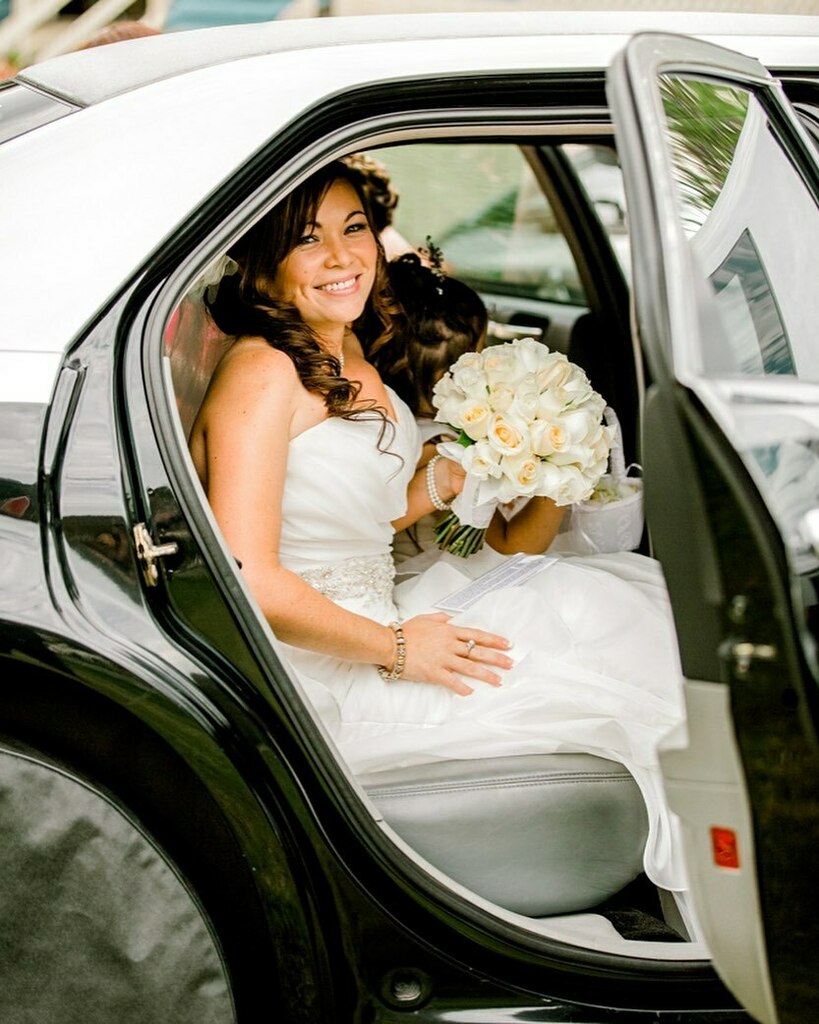 LindyPhotos's tweet photo. Kimberley arriving in style. https://t.co/hQvDg3Djzd