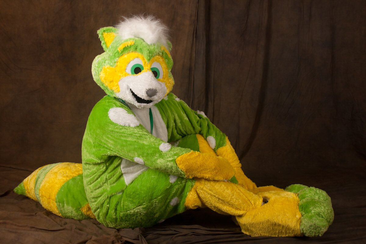 kijani_lion's tweet photo. Heartbroken to hear my friend #MondoMonger #Axelroo has passed. He was a great performer (did many public suiting adventures together), but an even better person.
Unforgettable sense of humor, fought thru health issues yet never complained, would do anything to help out. RIP 😢 https://t.co/mh7lzJNYGR