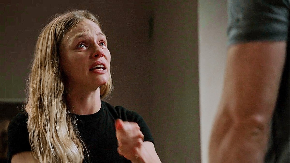Amy (@tvangel6) Twitter (@chiladiespics) — Twitter Tracy Spiridakos as Hailey Upton in 9x04 of #ChicagoPD appreciation post.