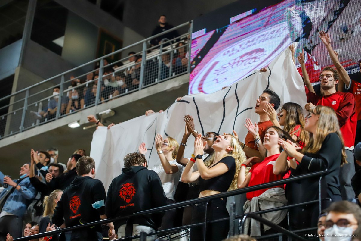 LDLCASVEL's tweet image. 🥁📣 Et merci aux étudiants lyonnais pour l'ambiance ! 

#LDLCASVEL