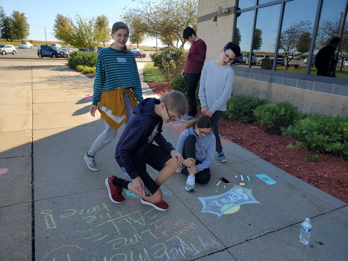 ArtDcg's tweet photo. Having fun with art club on a beautiful day! #dcgexcellence https://t.co/RNEgpGos4Z