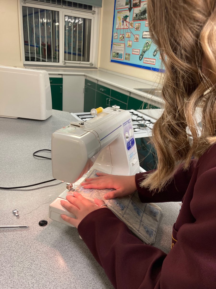 Michell25591610's tweet photo. What a lovely evening. Thanks to year 6 students and families. The DT department showcased some great year ten talent in textiles and food. Thanks to all our fabulous helpers- you did us proud ๐#ritavalues @cvhsDt @ColneValleyHigh https://t.co/jW3vlHLIX4