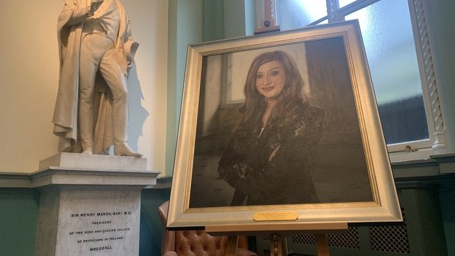Beyond delighted to see the incredible @laura_jbrennan recognised today by @RCPI_news & it’s President @profmaryhorgan with this beautiful portrait. Laura was one of the most amazing people I’ve ever met. Her legacy will endure & her advocacy saved countless lives #thankyoulaura