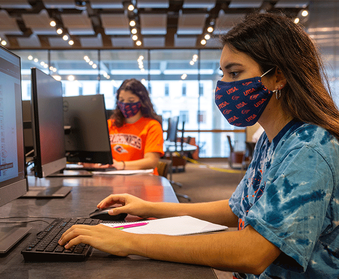 UTSA's tweet photo. UTSA expands Bold Promise tuition-free program to provide access to higher education for more Texas students from low- and middle-income families. 

https://t.co/nfejNmQ7M4

#UTSA #BoldPromise #StudentSuccess @UTSAFutureRR https://t.co/CPfQBv14Ax