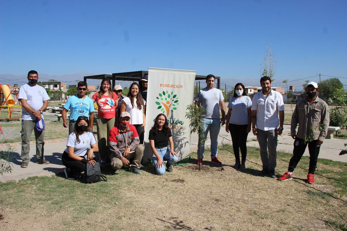 Continúa el plan de reforestación de los #ParquesUrbanos. El Parque de la Familia recibió de la Fundación Eco Nativa especies nativas que se distribuyeron en el predio.

Leer más👉bit.ly/3iZOdks