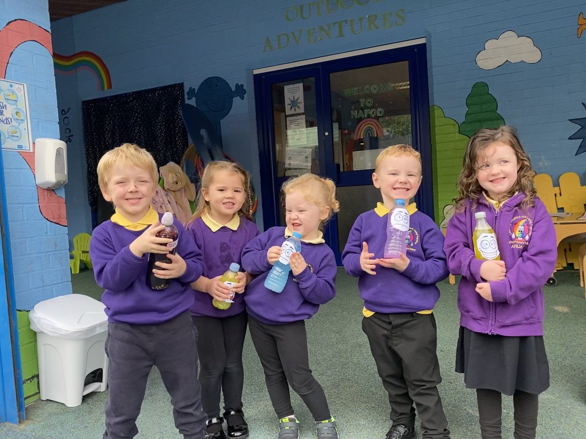 hafodprimary's tweet photo. As part of our Mental Health Awareness work this week Nursery #hfpn have being thinking about feelings and how to express them. We talked about different feelings &amp; made our own 'feelings bottles'. #yellow #MentalHealthAwareness #UNCRCarticle12 #hfphealthwellbeing @childcomwales https://t.co/tnkc51xJ0z