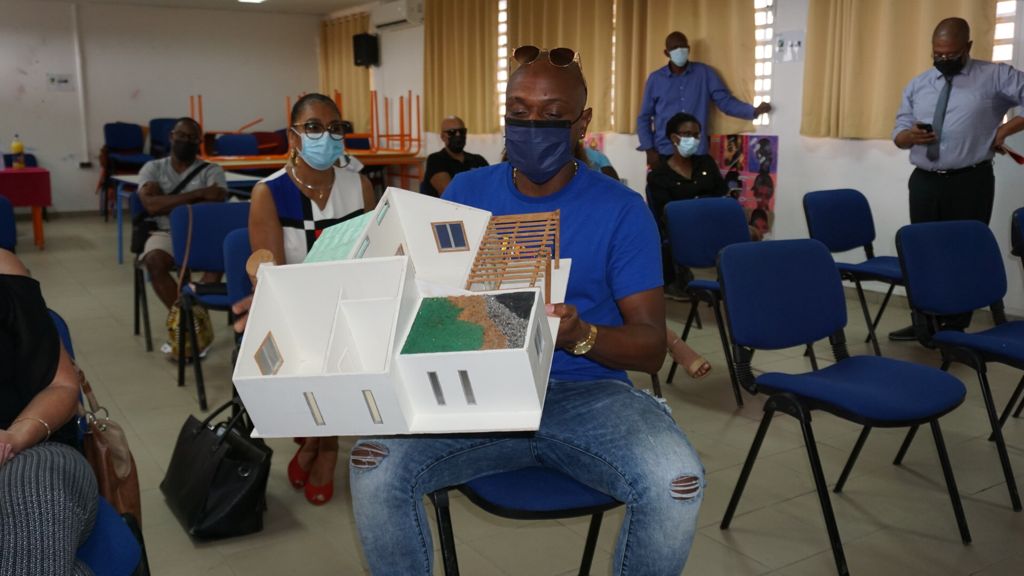 AcGuadeloupe's tweet photo. Le concours "Eko Logik : Jèn Pouss’Inov" est officiellement lancé ! L'@AcGuadeloupe et @Pole_Synergile invitent les collégiens, les lycéens et les étudiants à penser le Bâtiment Durable de demain. Une opération parrainée de @Misie_Sadik #DeveloppementDurable @GuadeloupeEdd https://t.co/O8Elv0yaNZ