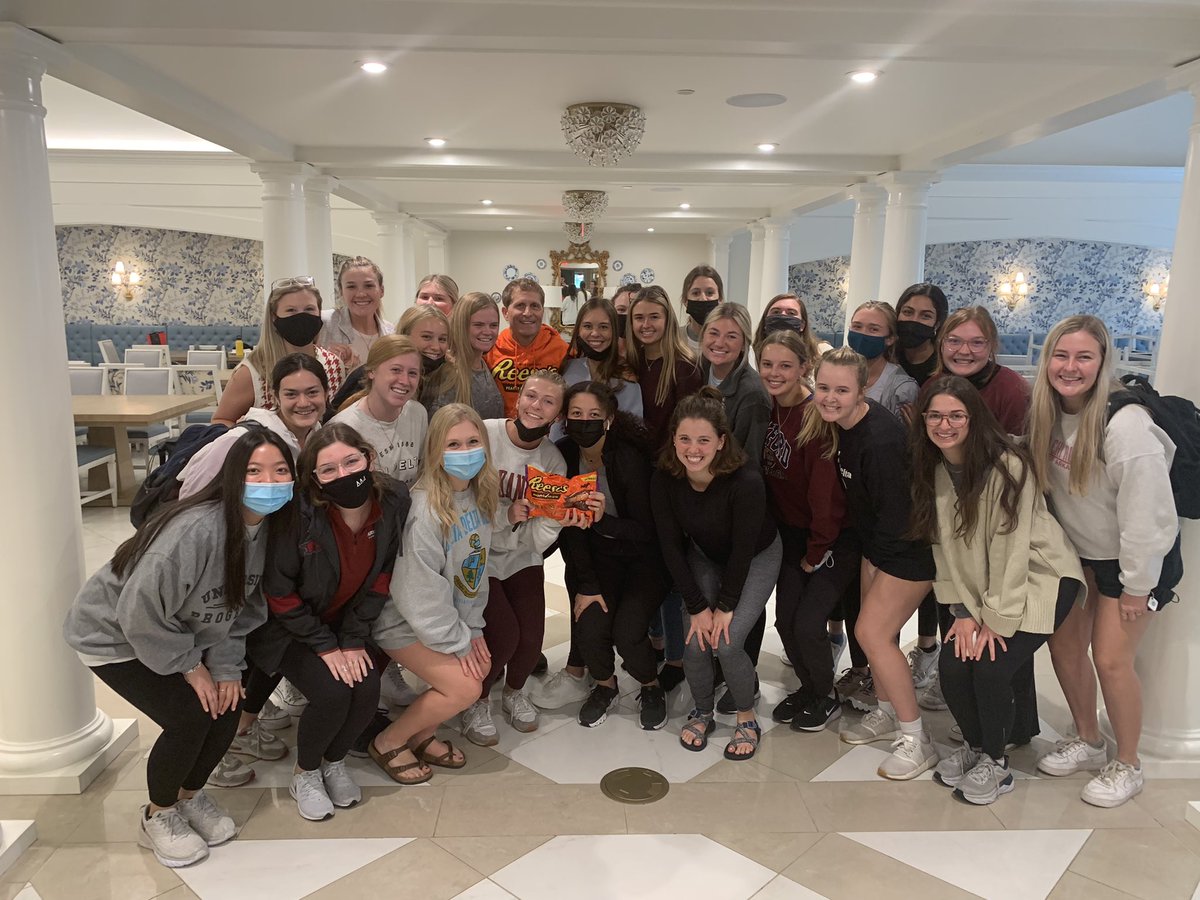 EricPMusselman's tweet photo. Had a great time passing out Reese’s on campus today! Thanks @reeses for sponsoring our Red/White game Sunday at 2PM! Need all @RazorbackMBB fans in Barnhill arena! Grab a Reese’s at Hooptown on your way in! https://t.co/wCxTLjaKEY