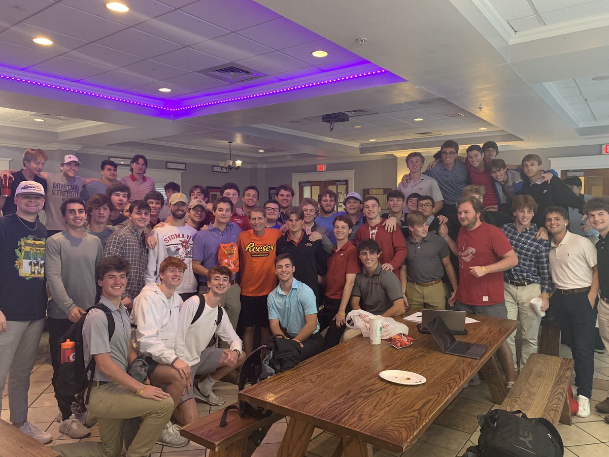 EricPMusselman's tweet photo. Had a great time passing out Reese’s on campus today! Thanks @reeses for sponsoring our Red/White game Sunday at 2PM! Need all @RazorbackMBB fans in Barnhill arena! Grab a Reese’s at Hooptown on your way in! https://t.co/wCxTLjaKEY