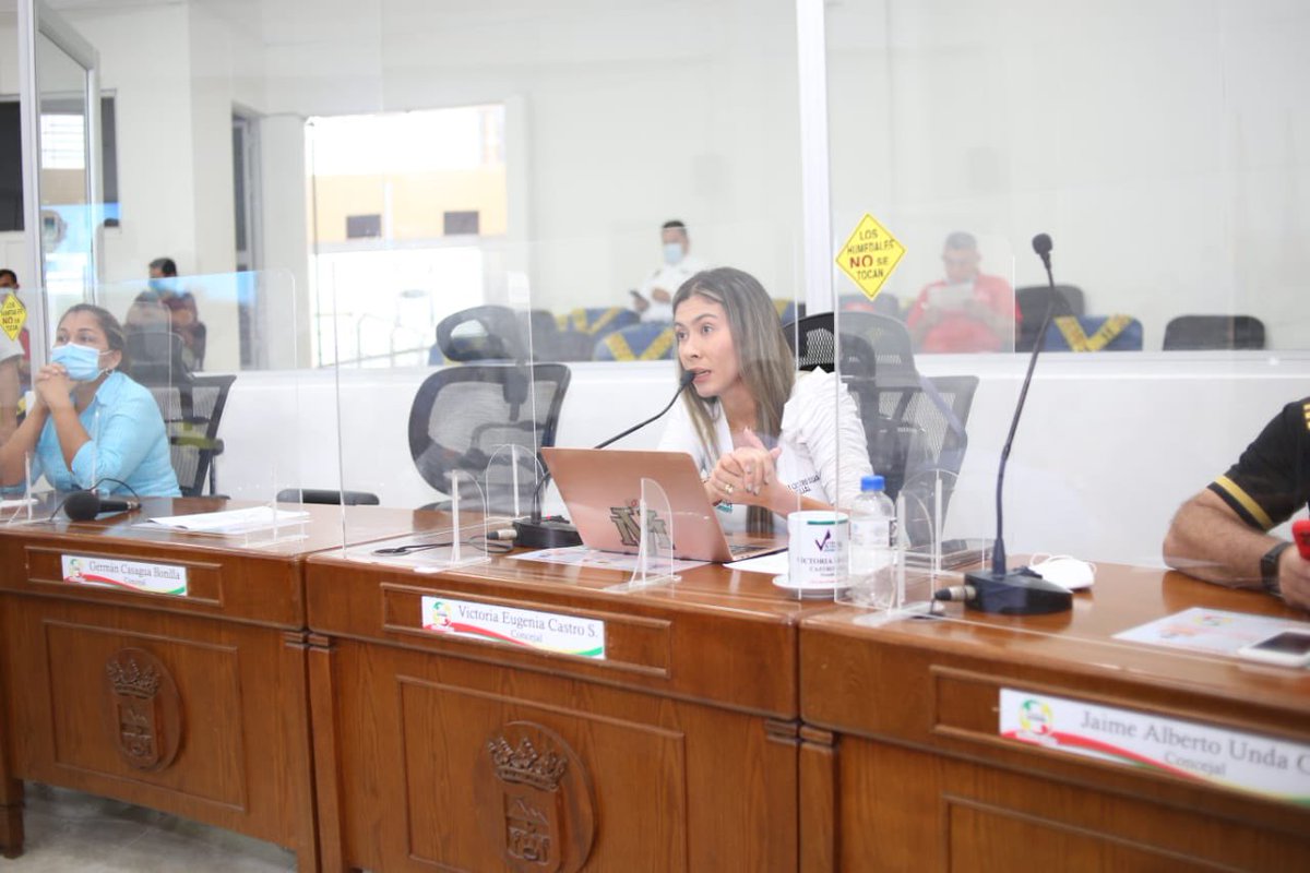 VICTORIA CASTRO tweet media