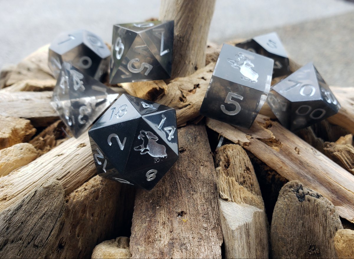 CritCastResin's tweet photo. #Critober Day 9 - Shadow

A gentle black gradient sweeps through these dice, much like a shadow creeping against the light.

Crafted by CorgiCasualDice

#DnD #TTRPG #Pathfinder #LevelUpDice #CritCast #CritCastResin #Resin #ResinCasting #ResinCraft #ResinCrafting #ResinArt https://t.co/hGY5kk0bbK