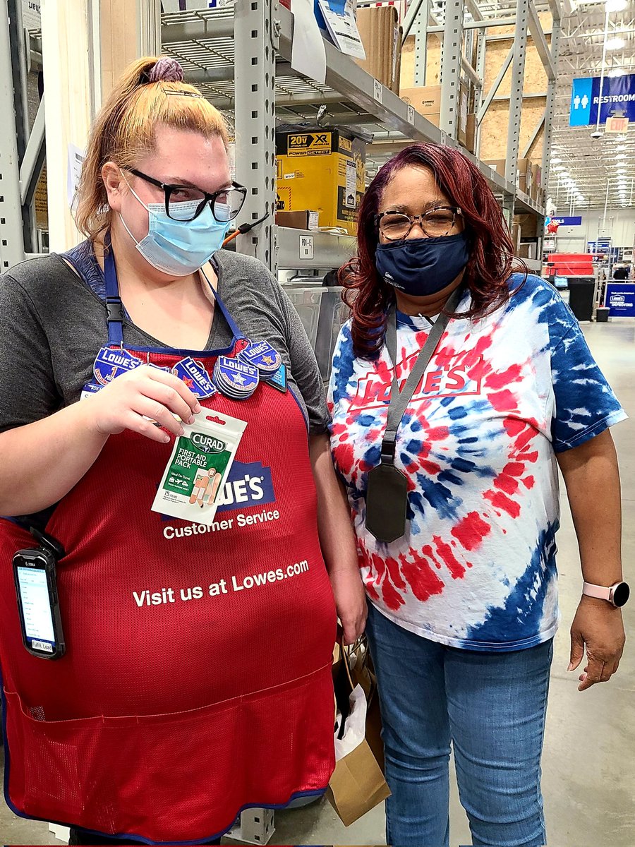 linac3676's tweet photo. More gifts and appreciation at Severn Lowes!!! Thank you all!
#CelebrationTime
#lowes2594
#FrontEndAppreciation
@LauraG813R1 
@BenitoKomadina 
@JMB_Burnett 
@rosiegirl3702 
@ArzuCristino https://t.co/BvtlHiwU3P