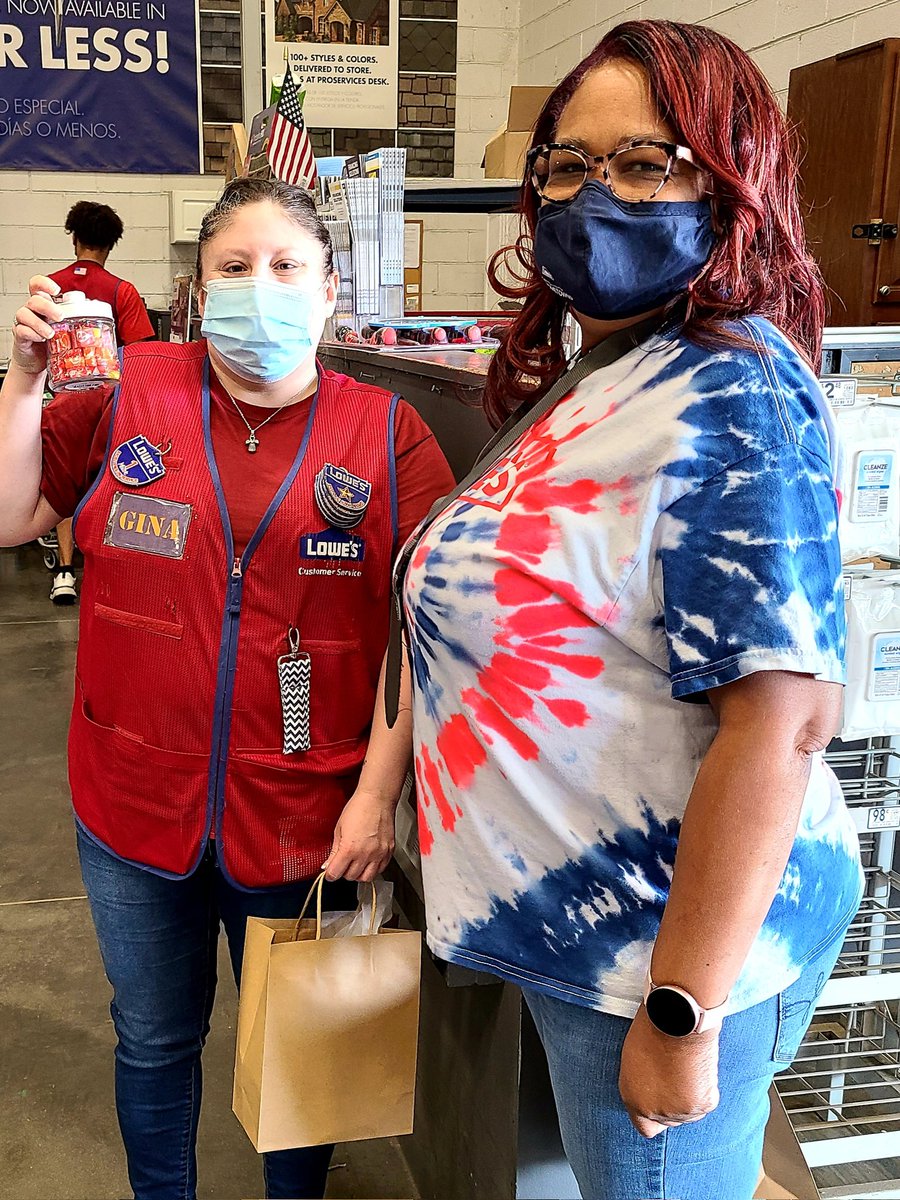 linac3676's tweet photo. More gifts and appreciation at Severn Lowes!!! Thank you all!
#CelebrationTime
#lowes2594
#FrontEndAppreciation
@LauraG813R1 
@BenitoKomadina 
@JMB_Burnett 
@rosiegirl3702 
@ArzuCristino https://t.co/BvtlHiwU3P