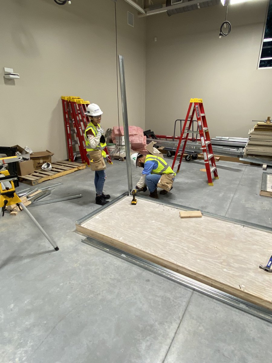 AEhmling's tweet photo. It was a great day to be back in the lab. Glad the kids are back in person @HISDCTE @marekbros @HCCWorks  @AustinMustangs @Milby_HS https://t.co/4Tp9G6HoX1