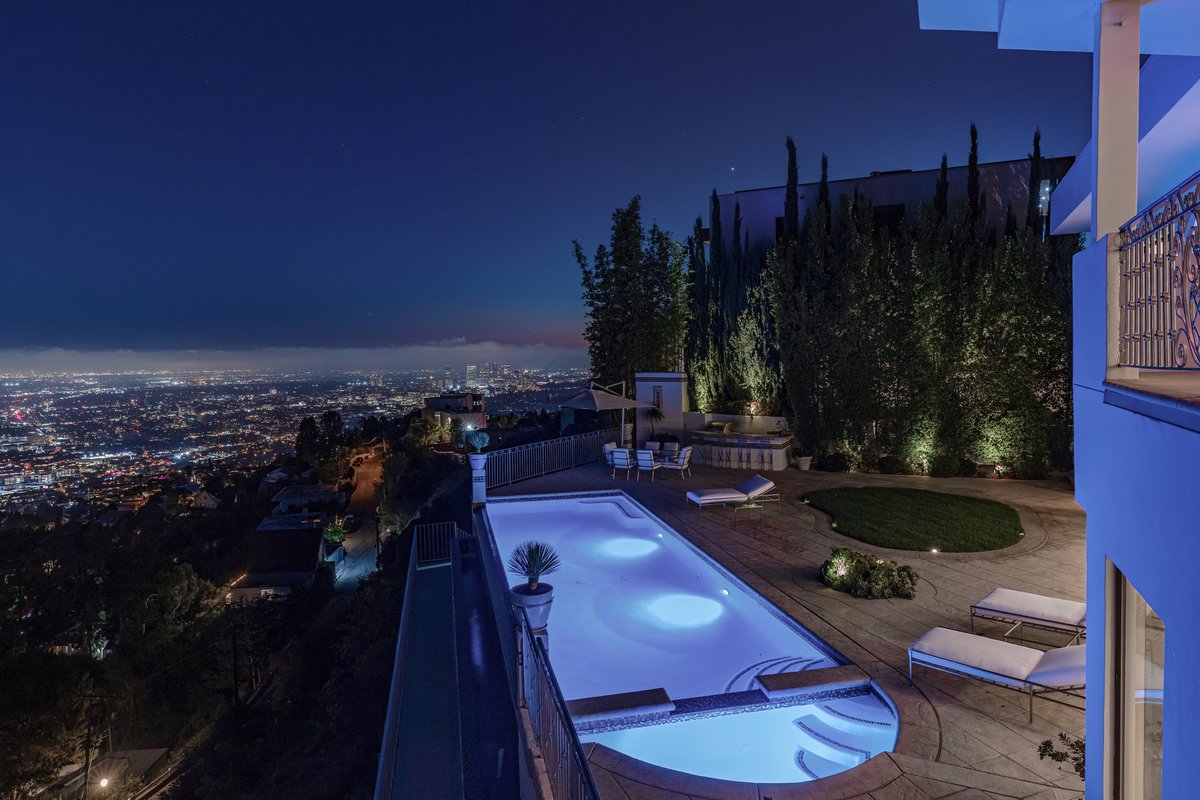 chadrogerstv's tweet photo. Just listed this stunning modern view residence minutes from the famed Sunset Strip in the Hollywood Hills. Priced at $6,950,000 🏡

Link to additional info and photos--> https://t.co/bl4hiwNKls https://t.co/Sfy4JOKc0t