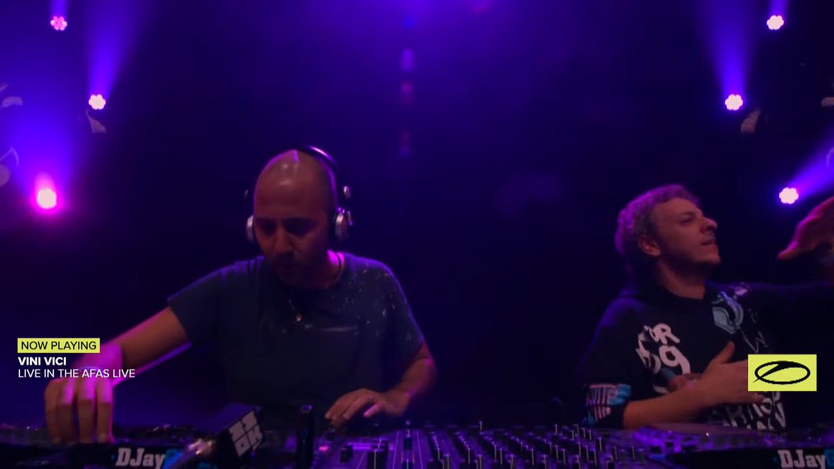 @vinivicimusic : Live In The @AFASLive
 
Watch: bit.ly/md-asot1038 // #ASOT1038