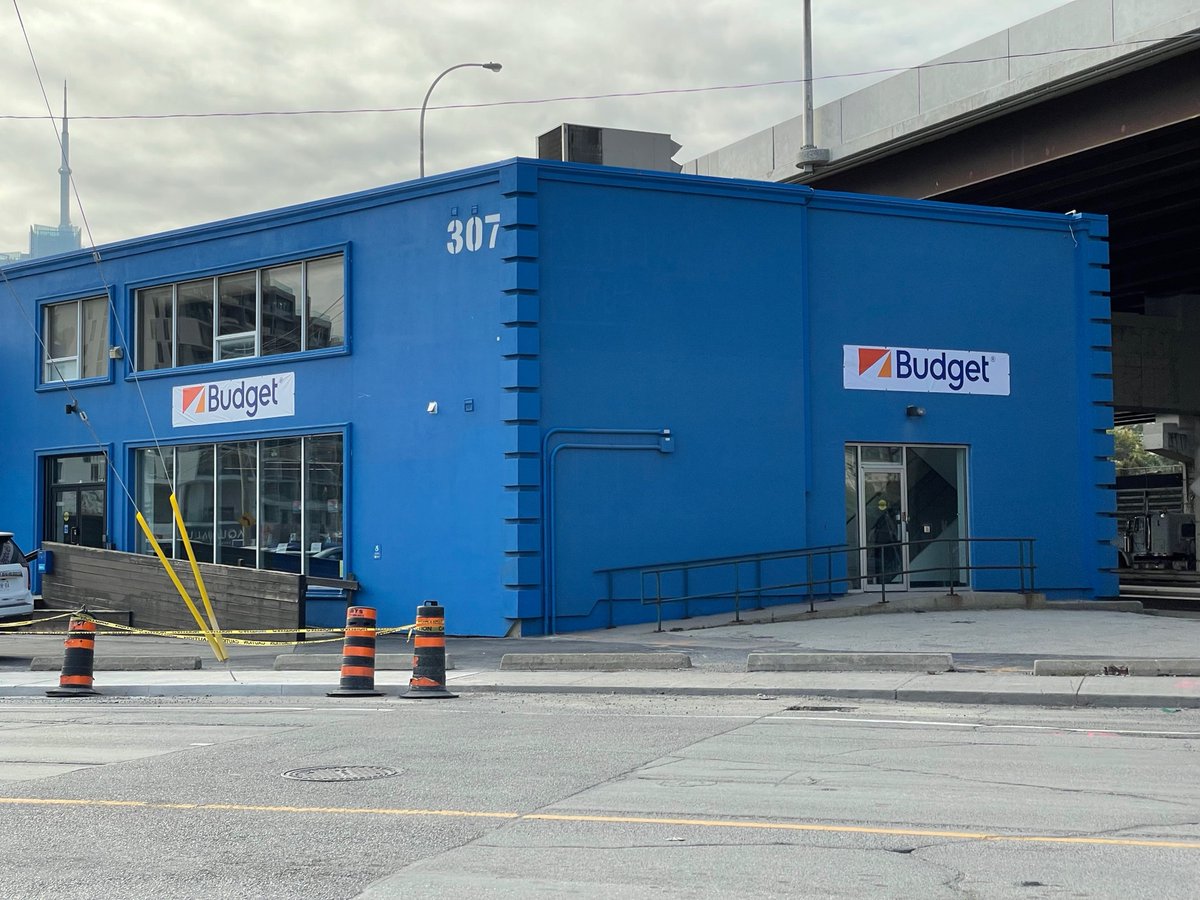 GraphicMatt's tweet photo. 307 Lake Shore Road East

2019: Toronto headquarters of a splashy new urban-focused subsidiary of a tech giant, ground zero for much-hyped new era of “smart cities” and “innovation”

2021: A Budget rent-a-car https://t.co/ORJMTHYqzl