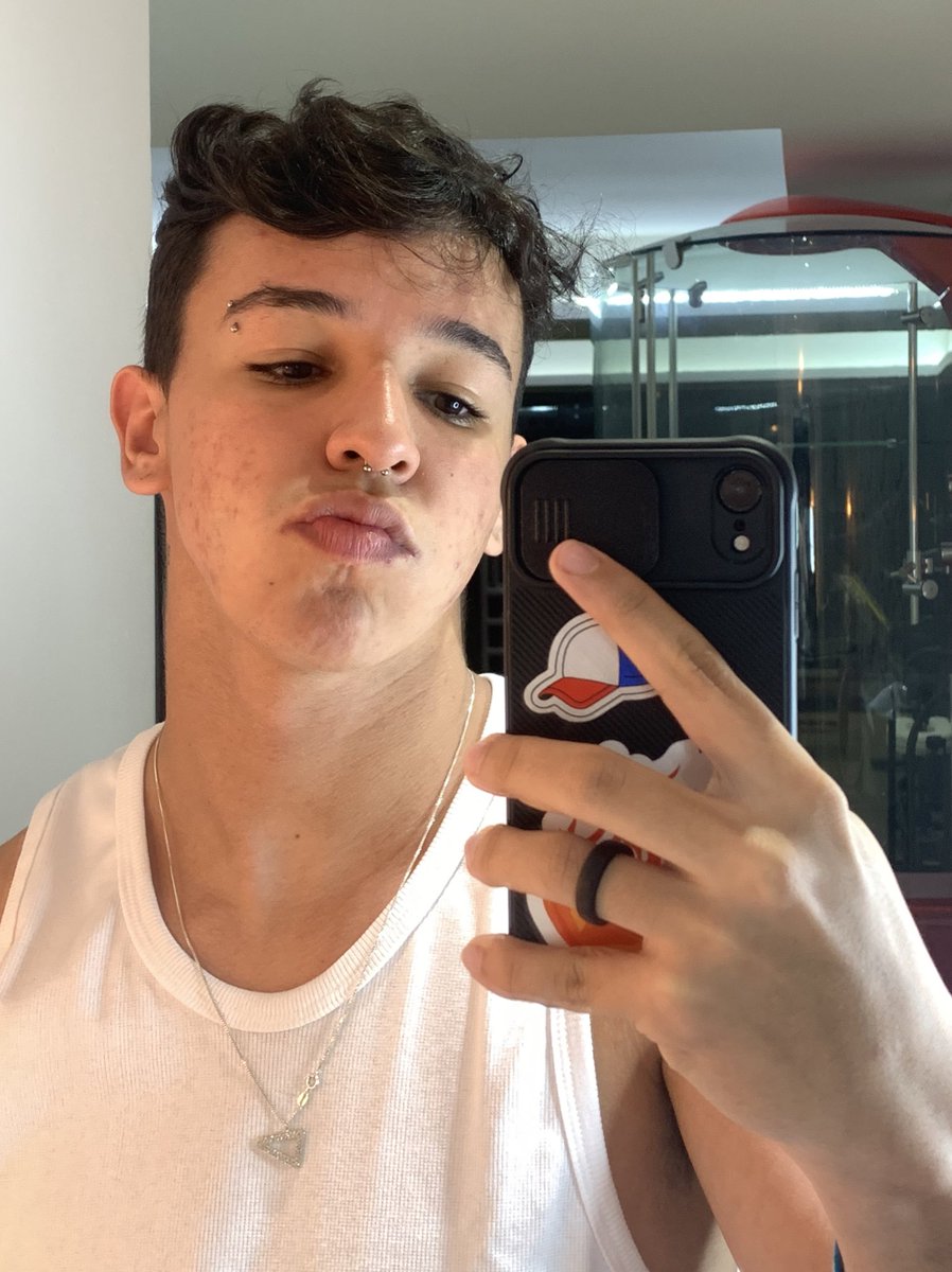 lazarouai's tweet photo. piercing novo vida nova https://t.co/5fE0CcqyQE