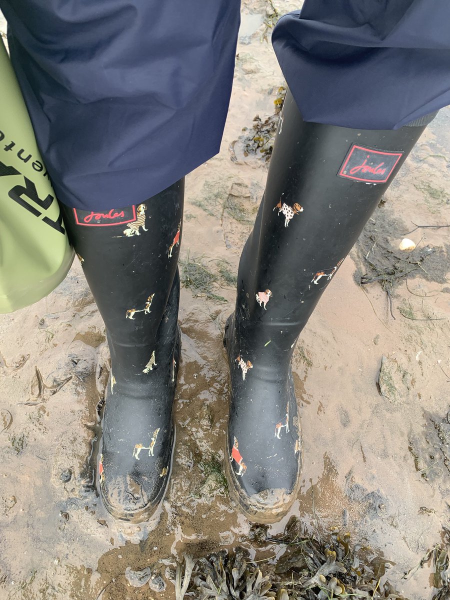 Fieldwork, but make it FASHION. 👢🦀🐚 #marinescience <a href="/Joulesclothing/">Joules</a>