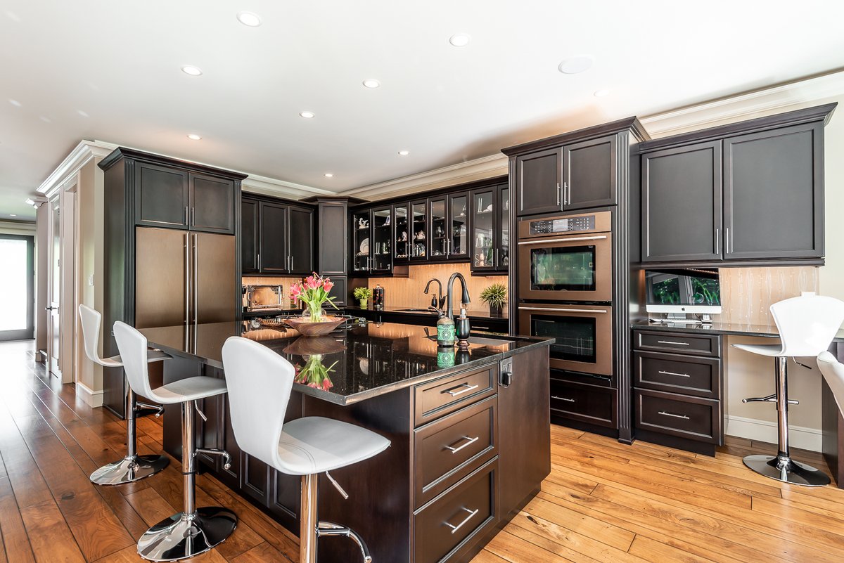 BlackTuskRealty's tweet photo. ⭐Property Feature
📍41308 Tantalus Road, Tantalus
Agent: Marianne Wilson | Personal Real Estate Corporation

2 family home with the highest quality craftmanship | Chef's kitchen &amp; more | 5 BD 6 BA | 6,655 sf 
Details at: https://t.co/0KMoHrRqVA https://t.co/TP3aplDIQU