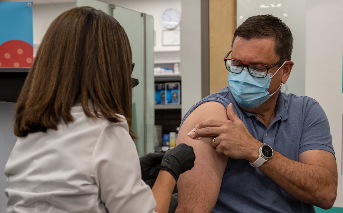 Flu season is here! Protect yourself and your loved ones by booking your annual flu shot. The flu vaccine is a safe, effective way to help people stay healthy and save lives. You can book your flu shot online at 4flu.ca.