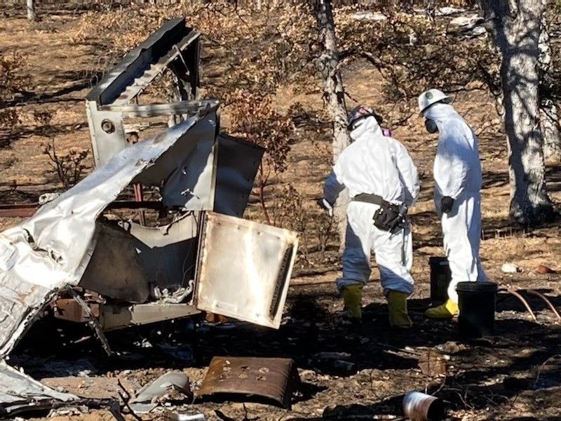 CaliforniaDTSC's tweet photo. DTSC crews have begun to clean up after the #McFarlandFire in Tehama County and the #FawnFire in Shasta County. We remove #hazardouswaste so #recovery from #wildfires can begin. Follow our progress on our dashboard: https://t.co/MBOTRsORXd https://t.co/q2kzCvElC1