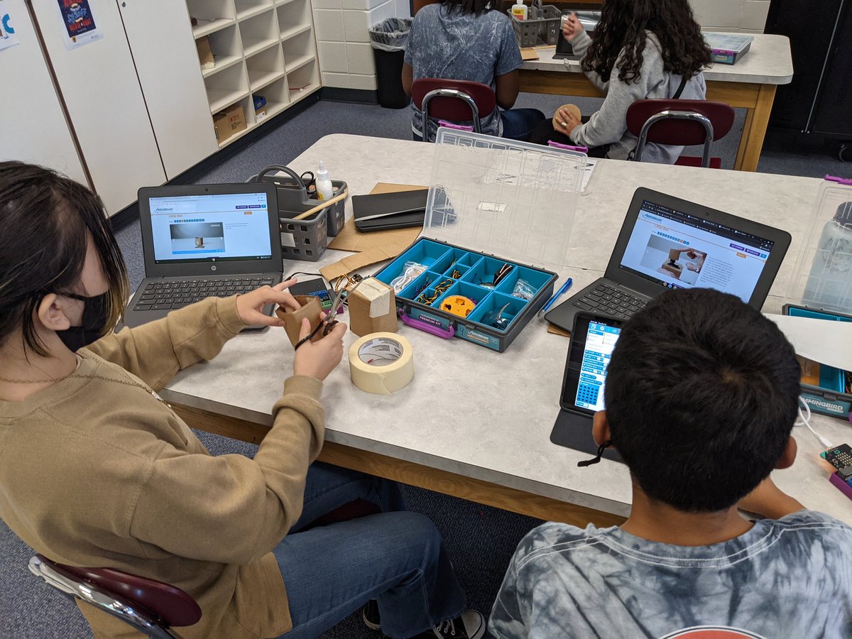 The_Tech_Lady's tweet photo. A Hummingbird kit + an idea + recycled material = ๐ฏ% engagement! Students are collaborating, communicating, CREATING, PLANNING & CODING their systems! @birdbraintech #CSatGTMS #ProudTeacher @alicekeeler @SarahJKiefer @nober_techclass @CameronRoss3 @Principal_H @DynamicDuda338 https://t.co/afB2KYfhRq