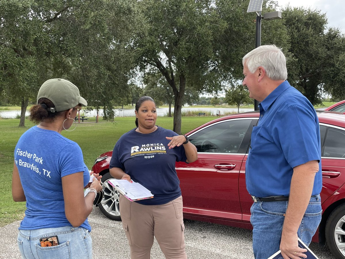 CollierForTexas's tweet photo. Block-walking—where the rubber hits the road.

Great to join Fort Bend County Chair Ginyard and @FtBendDems to hit the doors and register folks to vote.

In 2018, we flipped Fort Bend County and in 2022, we will keep it blue! https://t.co/qohKz14U3X