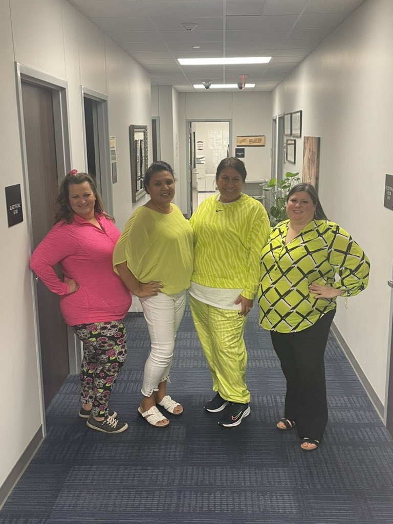 manajane73's tweet photo. Neon day at Eaton!! #clawsup #myprincipaliscoolerthanyours https://t.co/wY2jLiHDtw