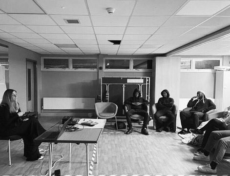 HDawett's tweet photo. Tonight I hosted a session at @positiveyouth96 with these beautiful young people. We spoke on personal branding, photography, music and future aspirations. I also had local Coventry artist Stizee join me in sharing his story with the group 🖤
#ChangingTrax https://t.co/KUMfXKlcVO
