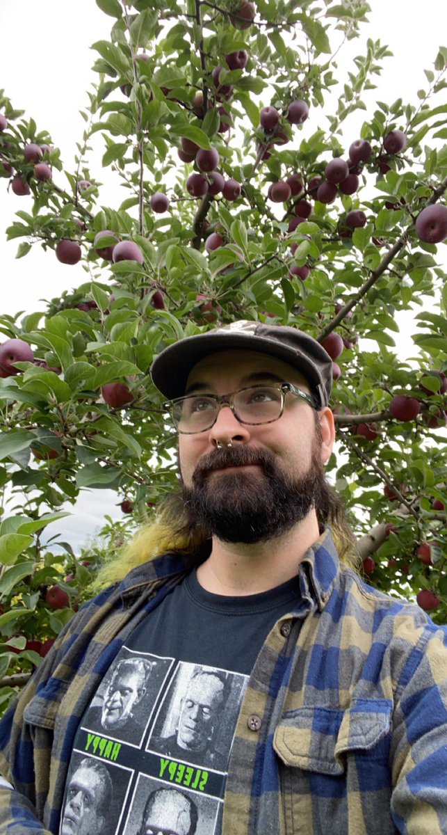 doombotrollcall's tweet photo. Mom took me apple picking! #applepicking #apples #howaboutdemapples https://t.co/kPARwXsEWN