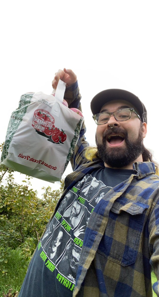 doombotrollcall's tweet photo. Mom took me apple picking! #applepicking #apples #howaboutdemapples https://t.co/kPARwXsEWN