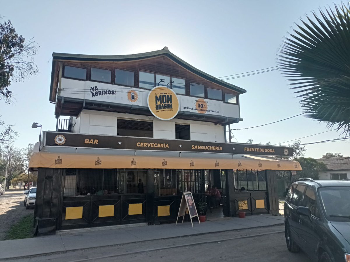 CrisValenzi's tweet photo. Porfa, si alguien de por aquí conoce a una persona que necesite pega como "Ayudante de Cocina", ¿me avisa, por favor? Estoy buscando a alguien con experiencia en plancha y que, idealmente, resida en las comunas de La Florida o Puente Alto 🙂 https://t.co/BnTQfY5ZT1