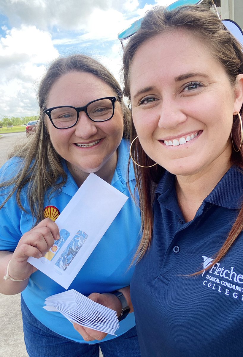 mistymac's tweet photo. Looka my girl @JT9779 showing up with $10k in @Shell_US gift cards for @FletcherCollege students. 💙
#ShellStandsBayou
#FletcherStrong https://t.co/R2GBiK0w0c