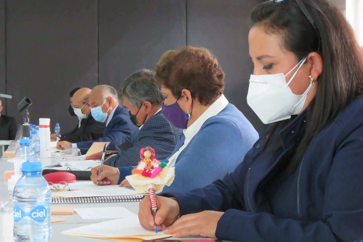 Memo_Legorreta's tweet photo. En reunión de trabajo con el #EquipoSEIEM de la Dirección de Educación Elemental, dimos seguimiento al  #RegresoAClasesEdoméx y escuchamos los planteamientos y propuestas por parte de este grupo de profesionales. 

@alfredodelmazo
@geramonro05
@SEIEM_
#EdomexEnSemáforoAmarillo https://t.co/OtNhvekqRD