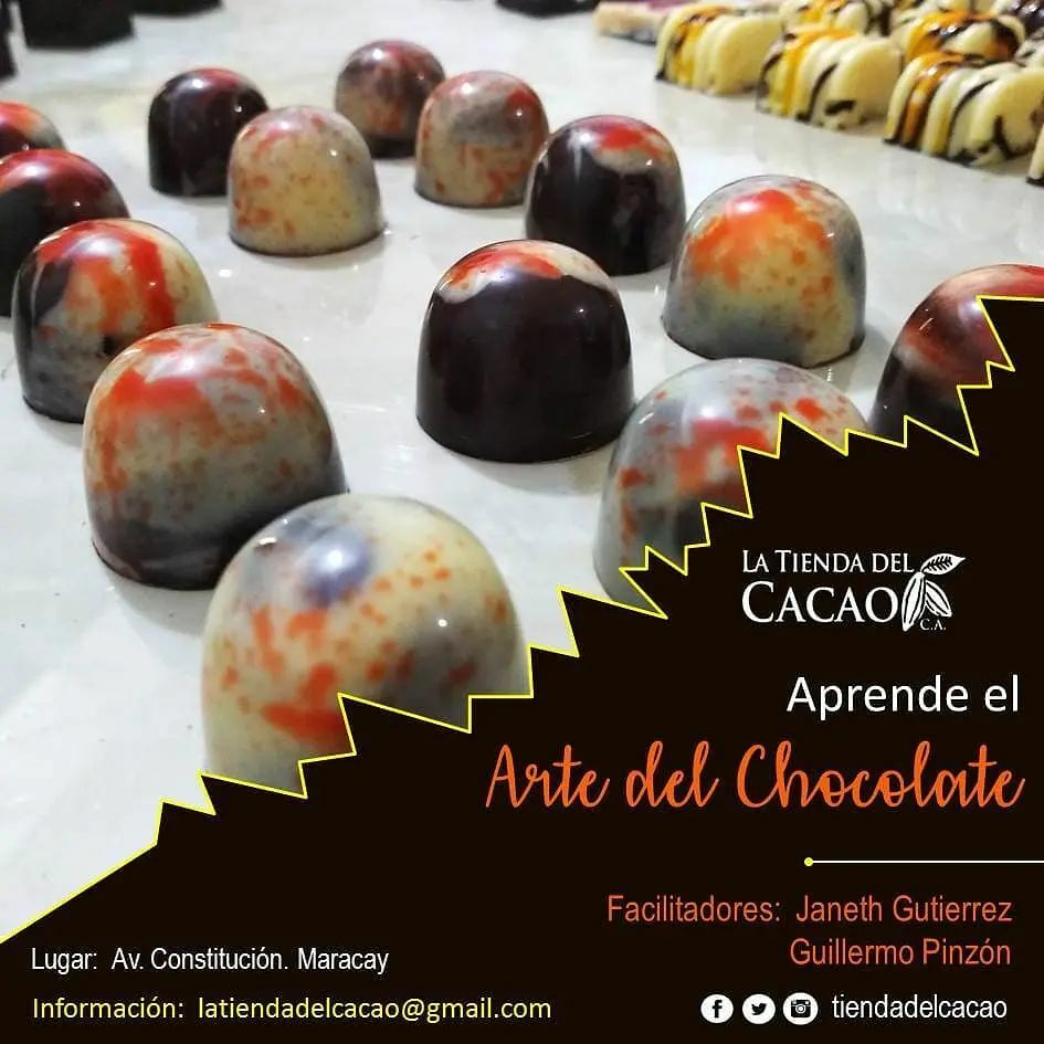 TiendadelCacao's tweet photo. ¡Atención Maracay!  Este sábado estaremos en el CC Paseo Estación Central @paseoestacioncentral  (Antiguo Telares de Maracay)  dando una charla previa al regreso de nuestros Talleres y Cursos de Bombonería Fina Artesanal, Bean to Bar y Derivados del Cacao. 

Ven y disfruta d… https://t.co/wwPQiCIUpM