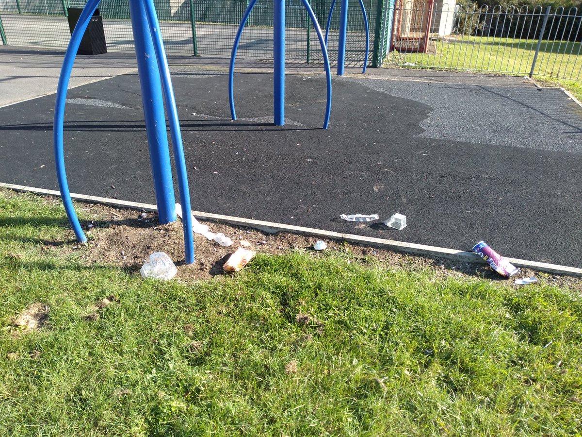 This week we were in Hollington, good news is there was less litter, but we still got several bags of litter. Loads of local support, just a shame the person tasked with disposal of the Covid signs just threw them in the bushes.