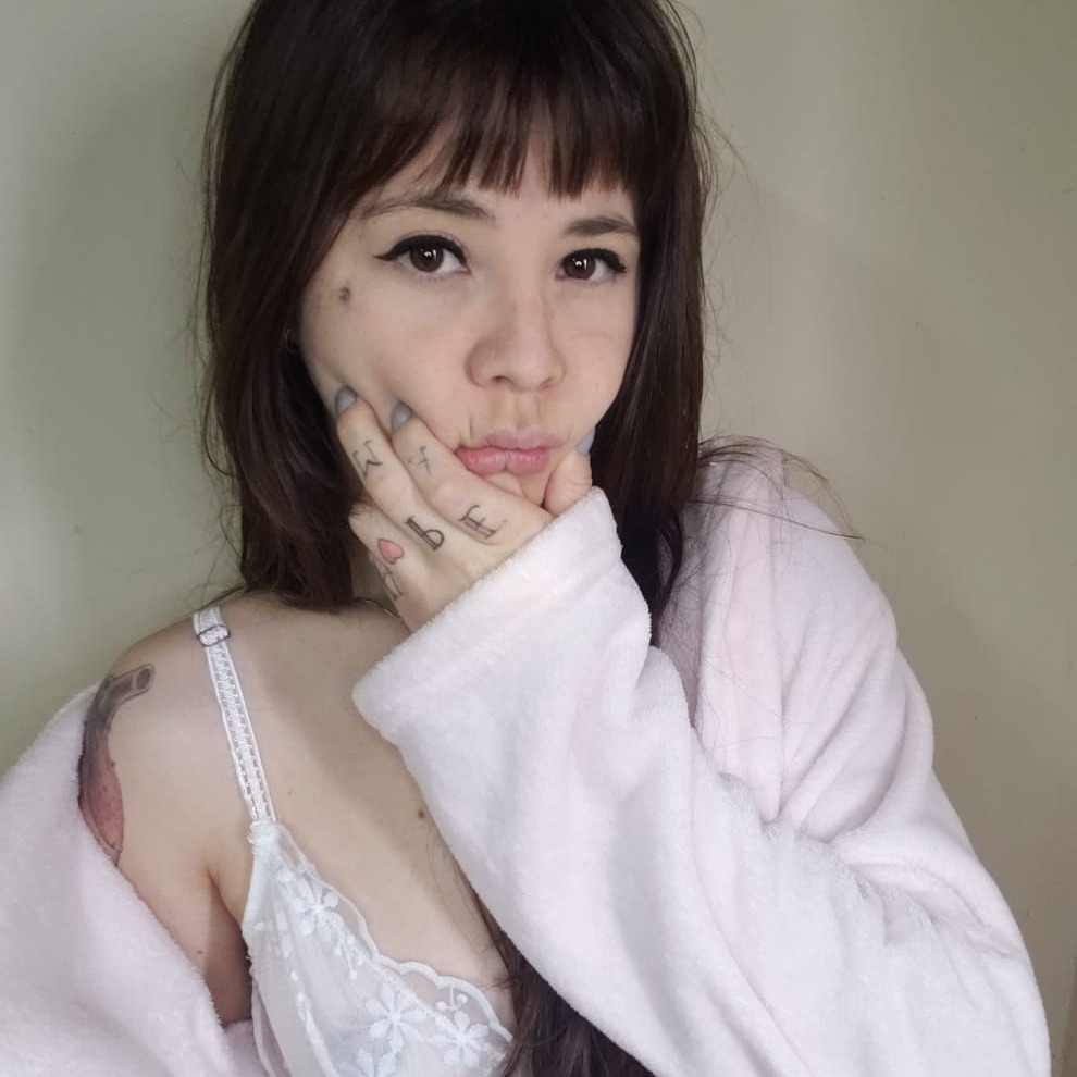 IrmaDelMonte's tweet photo. 'ik ben een jonge  meid  met asian roots.Heb je  zin om lekker met mij ondeugend  te kom...' https://t.co/5nD50n5MCJ https://t.co/m1Xo4HWFL9
