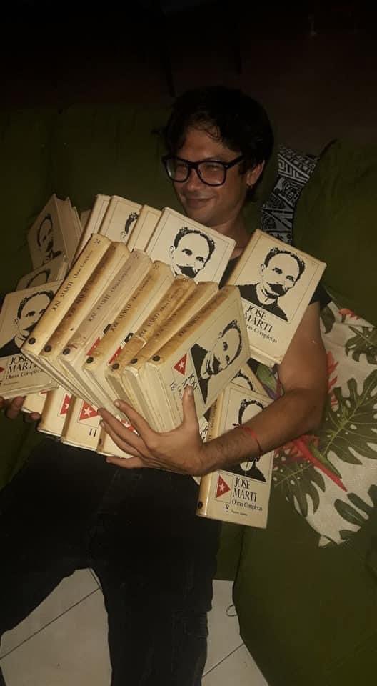 Me quedo con esta imagen de <a href="/yuniortrebol/">Yunior García Aguilera</a>.
#15NCuba