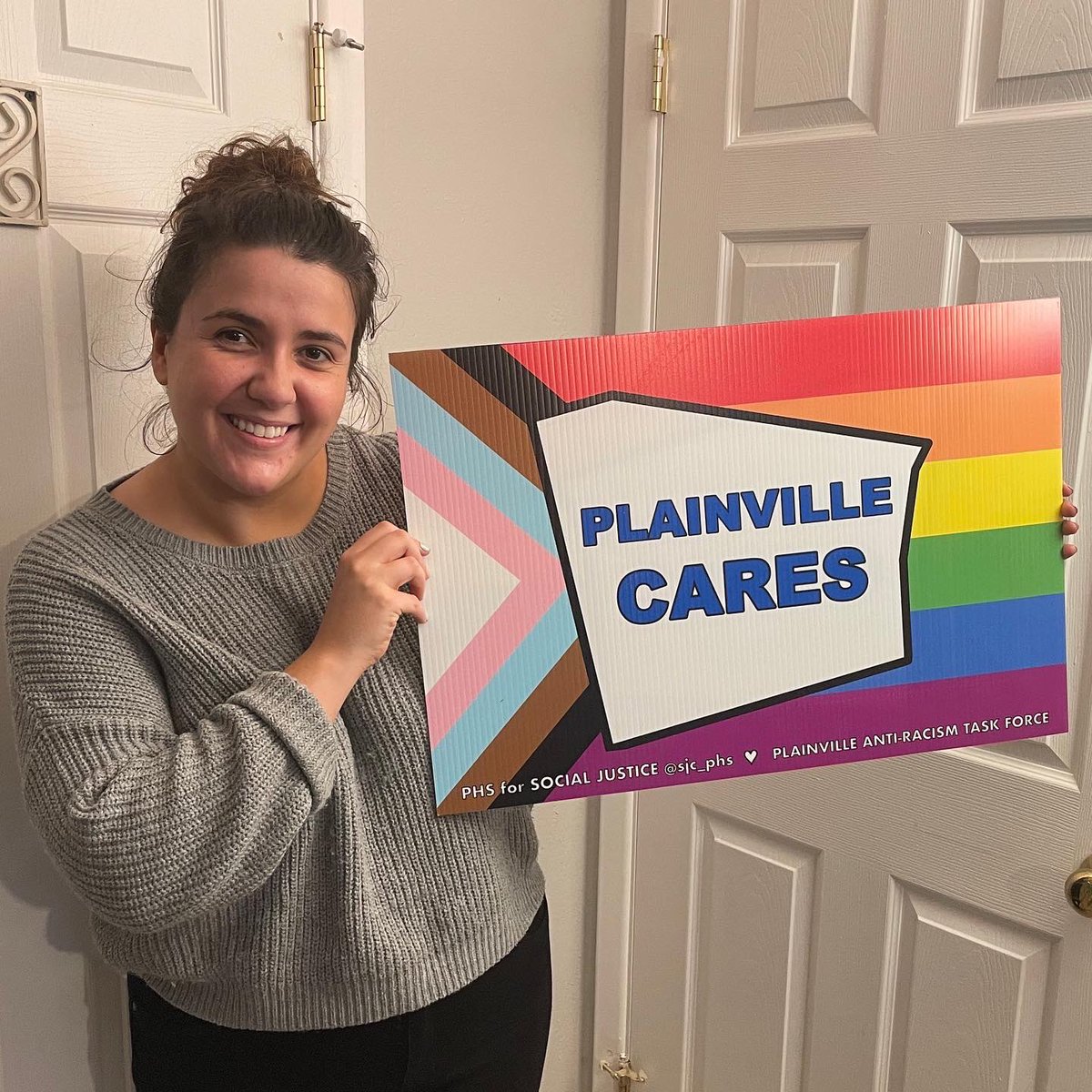sjc_phs's tweet photo. Ms. Strain picked up our #PlainvilleCares signs today! If you’re interested in a sign, head to https://t.co/LJXSMyirvg. We will email you when your sign is ready for pickup 😄 #WeArePlainville @PlvComSchools https://t.co/f3skbxCjyc