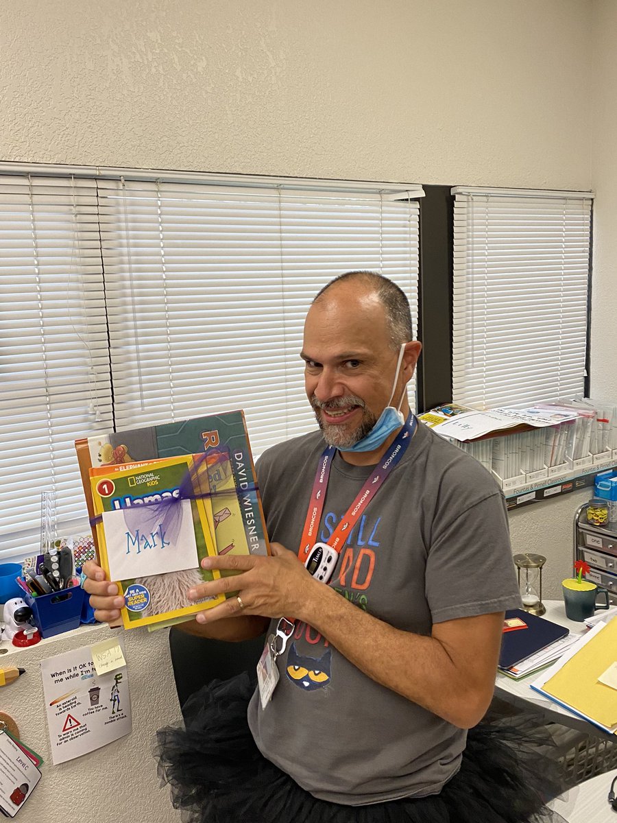CandaceCohagan's tweet photo. Door prize winners! These teacher leaders engaged in professional learning, collaborated with others, shared their thinking, and won books for their classroom libraries!
@hope_mccracken @mrsjenaragon @BeltonISD #bisdliteracylove #BISDreads https://t.co/4ruRP5K3DU