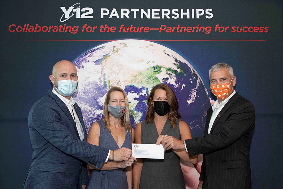 y12nsc's tweet image. Consolidated Nuclear Security provided a $2,000 donation to @ORPSEF to help the organization enhance public schools in Oak Ridge. #CNSCares #ThankfulThursday