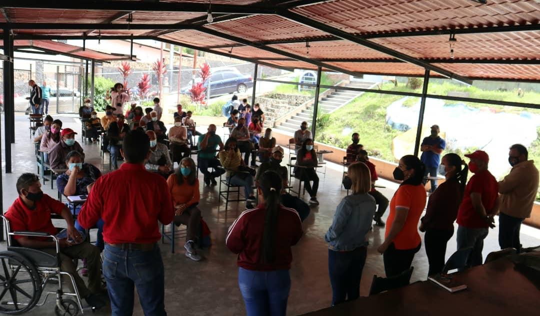 Iroschimajpsuv's tweet image. En compañia de la Sra Reina de Márquez, la candidata a la @AlcaldiaDValera Angie Quintana sostuvimos un nutrido encuentro con los líderes y lideresas de la parroquia La Puerta que forma parte importante para el desarrollo productivo  y turístico de nuestro municipio.