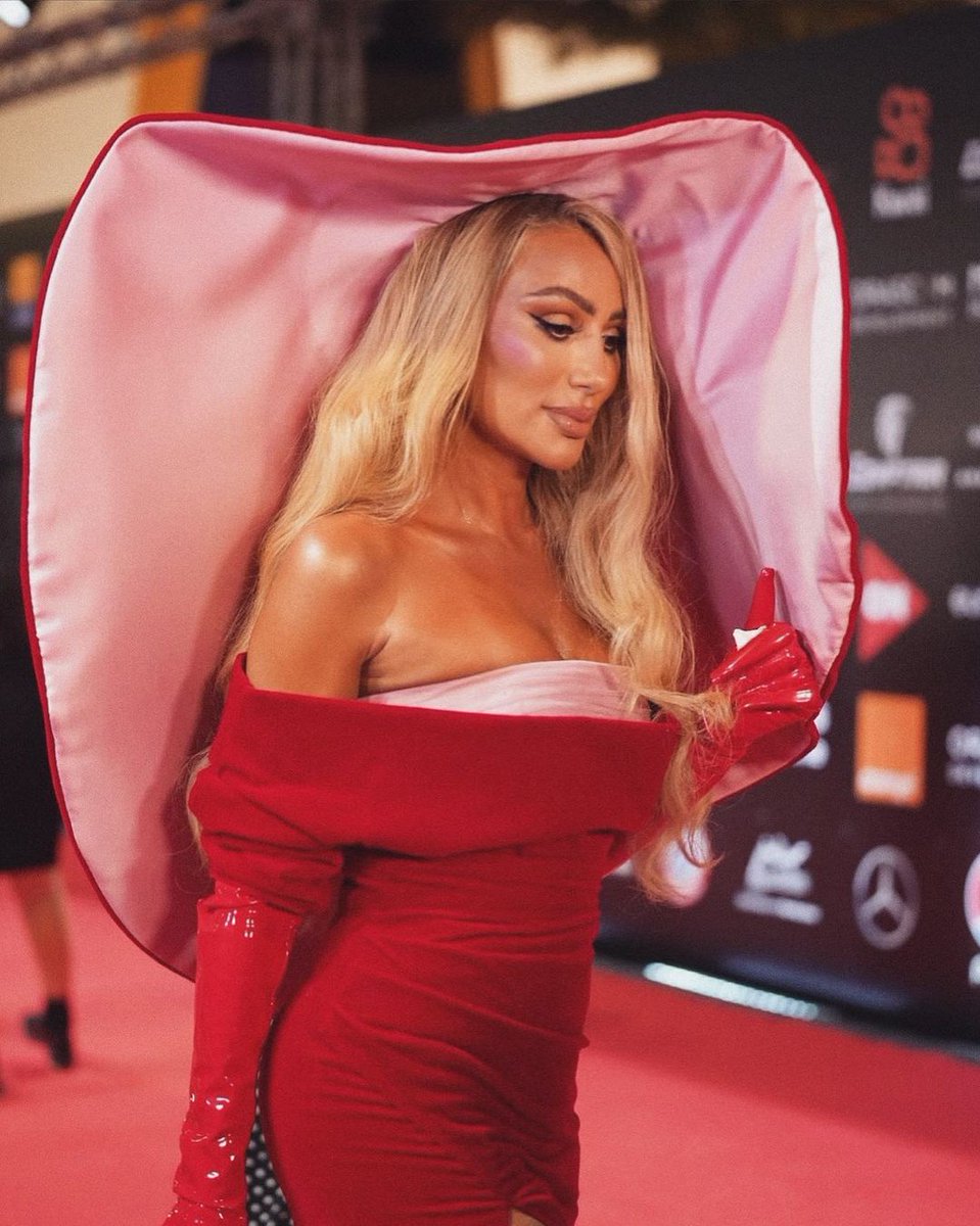RooyfD's tweet photo. Fashion Icon 🔥❤️❤️ @mayadiab #مايا_دياب #diabers https://t.co/JdSq9ybyIx