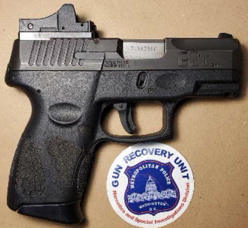 DCPoliceDept's tweet photo. In the last week, #DCPolice officers removed 46 illegal firearms from the streets of #DC and out of the hands of criminals.
#FirearmsFlashback https://t.co/d1NLiaCfD5