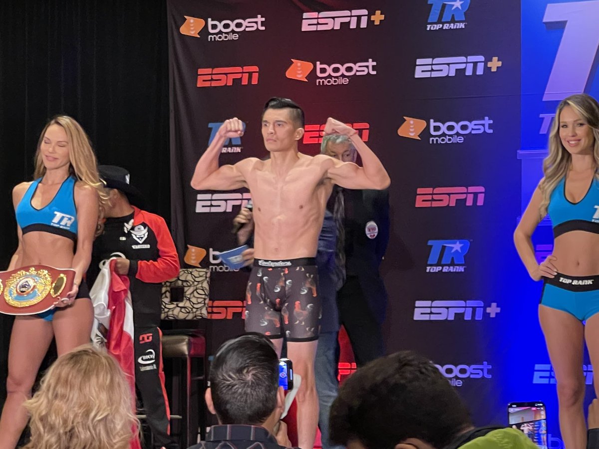 EspinozaBoxing's tweet photo. Weigh in is done for @JoetGonzalez1. One sleep away until there a new world champion!! #boxing https://t.co/VIGyeNvO6L
