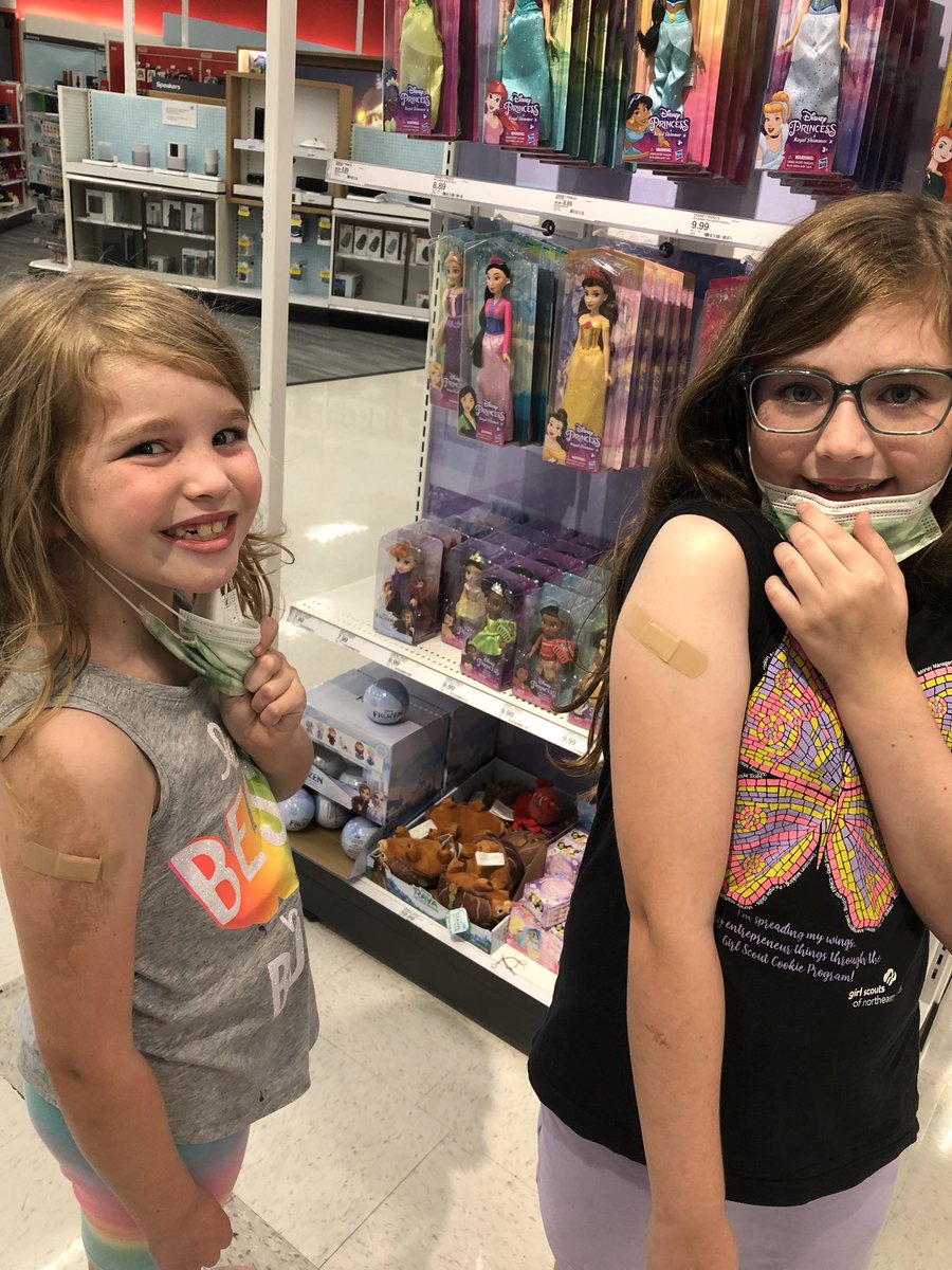 MarionElemNurse's tweet photo. Flu shots ✅ proud of how brave these girls were! Don’t forgot that preventative vaccines save lives! #GetYourShot #SayBooToTheFlu #KindME https://t.co/SeI264sI3h