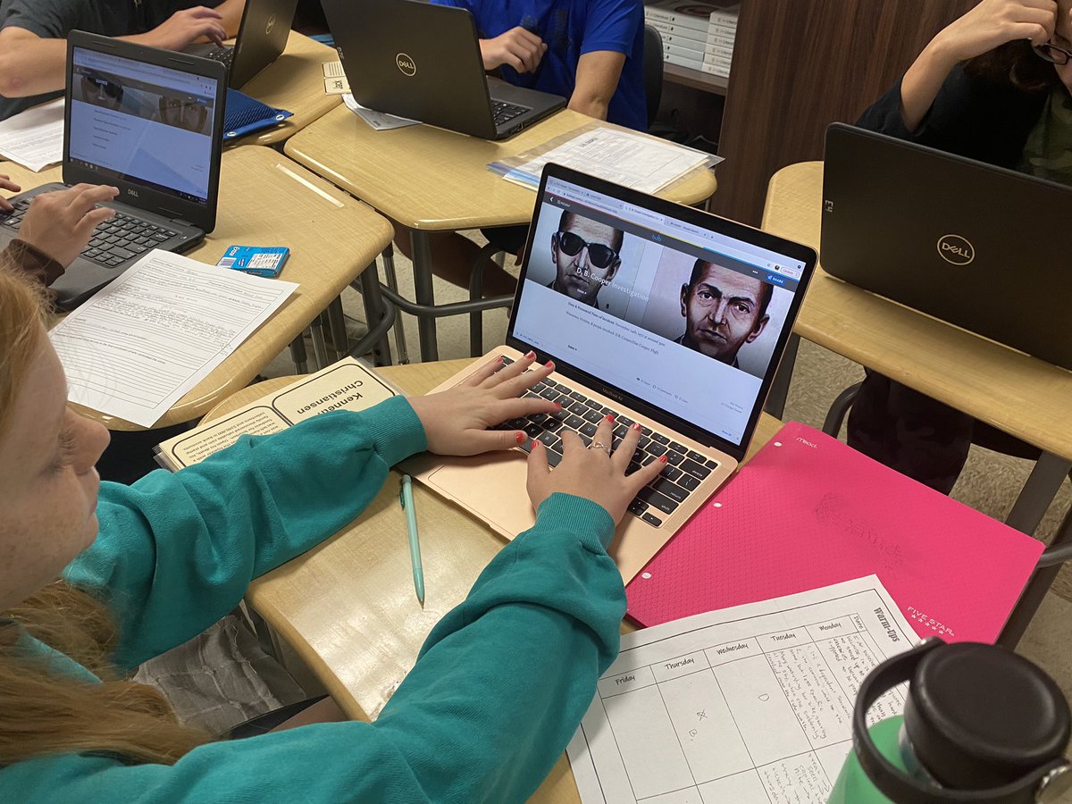 7th graders working on their multimodal presentation on bulb over the D.B. Cooper investigation. 
<a href="/LeamanJH/">Leaman Junior High</a> <a href="/beckypuste/">Becky Pustejovsky</a>